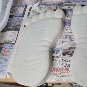 Set of cement feet unpainted